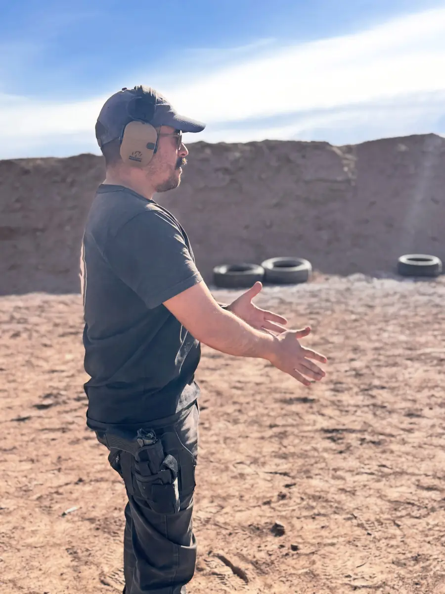 Instructor en el polígono